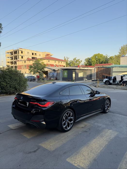 Bmw i-4 40 L night sport