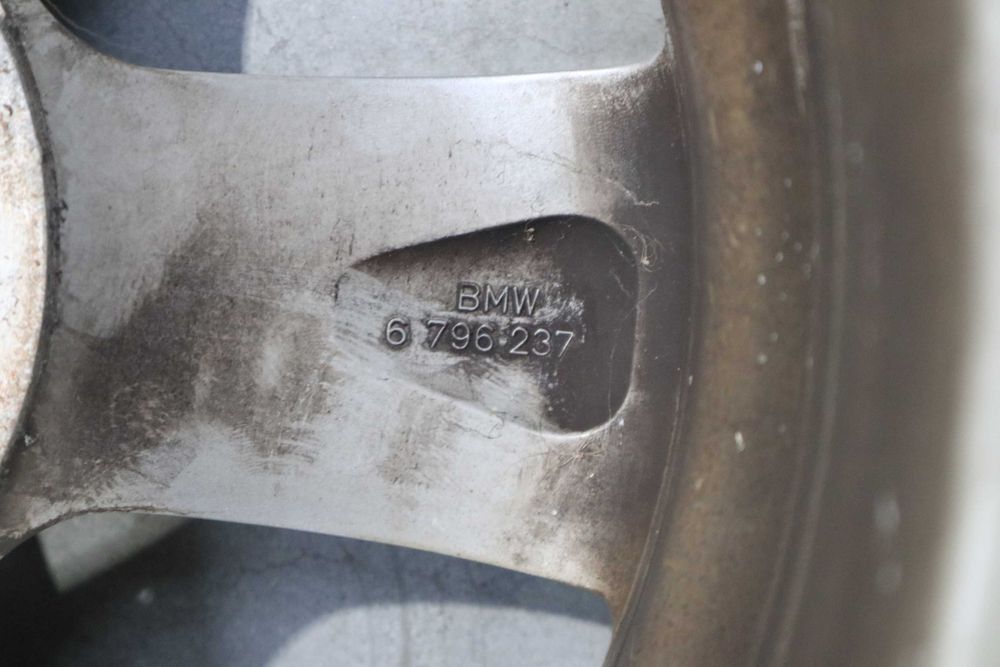 Джанти с гуми БМВ 16 цола style 391 F30 F31 F32 F36 с гуми Пирели