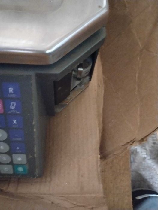 Продам весы с печатью этикеток настольные
