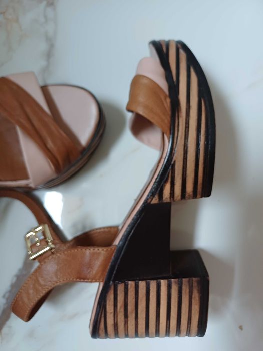 Сандали, НОВИ, естесвена кожа, закупени от Punto, размер 36