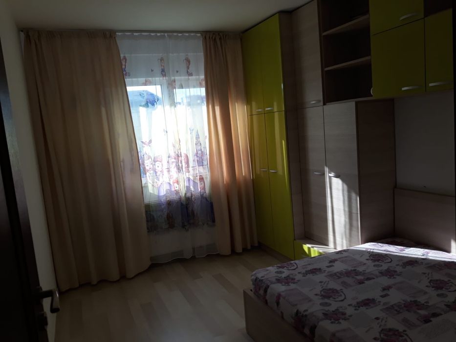 Inchiriez apartament 3 camere etaj 4/4 fara lift langa Dedeman