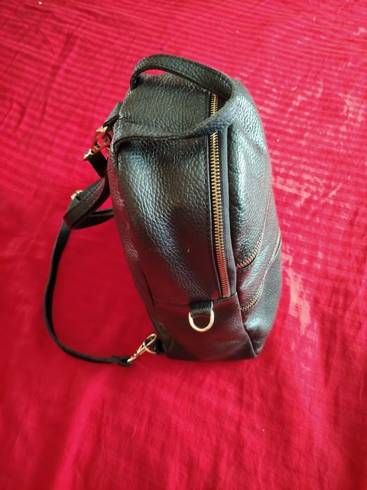 Vând rucsac de piele