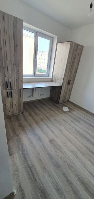 Солнични войен част орақасидаги домла 2 этаж  3- хона 52 квадрат