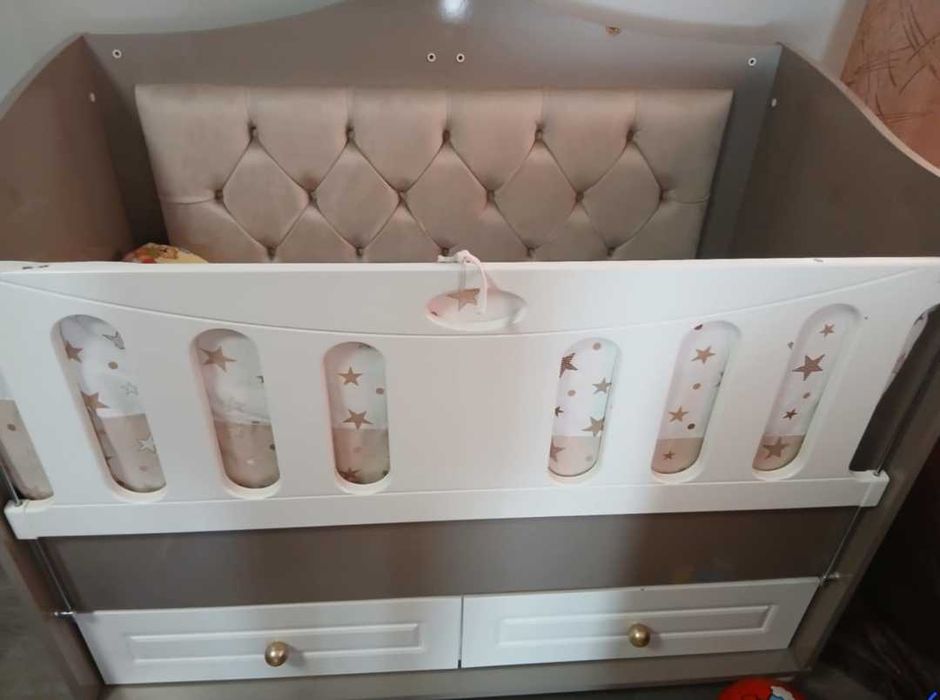 Кушетка за бебе .