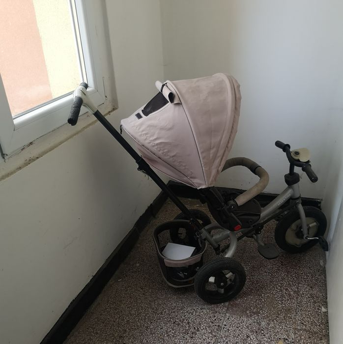 Триколка с помпещи гуми