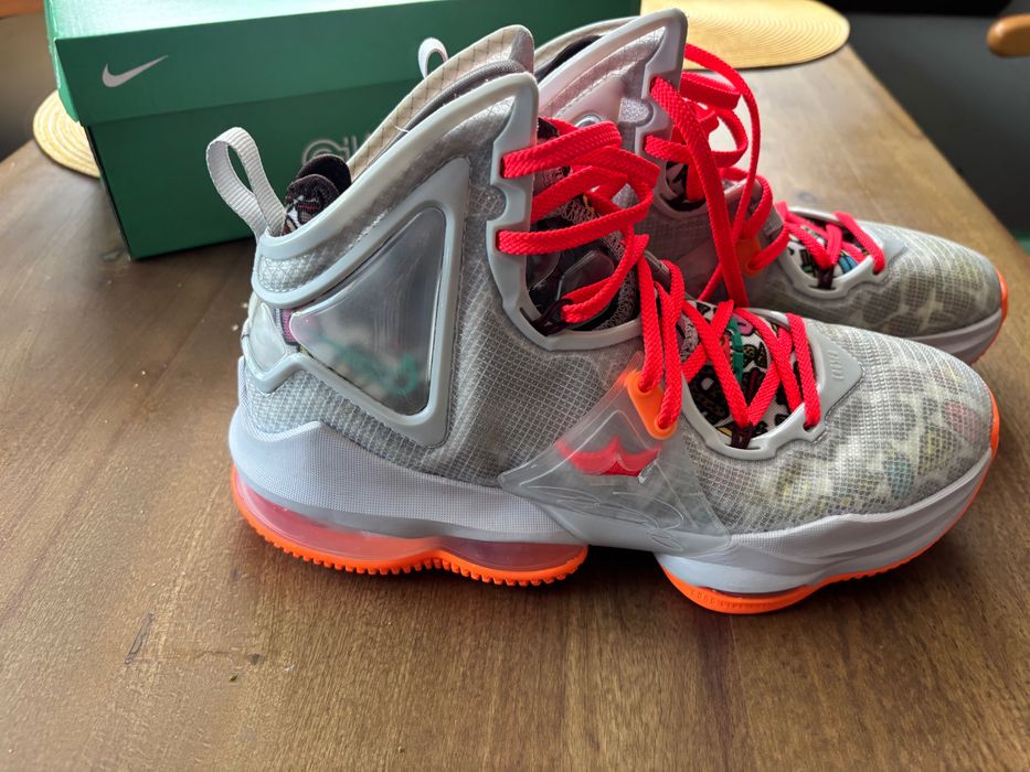 Нови мъжки маратонки Nike LeBron 19