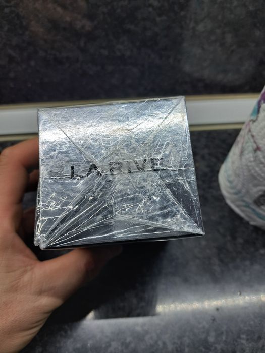 Продавам оригинален марков мъжки парфюм 100мл..