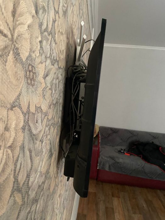 Продам телевизор Смарт диагональ 81