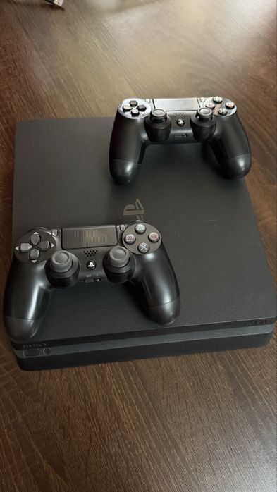 Продам Ps4 Slim 1тб в хорошем состоянии