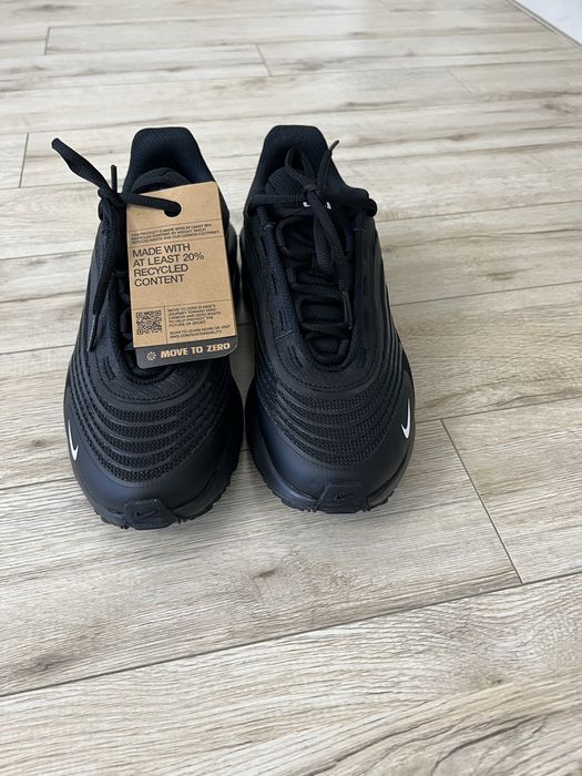 Продаю новые кроссы .