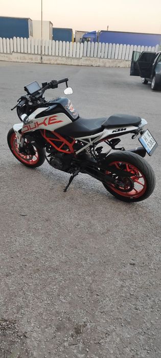 Ktm duke 390 A2.