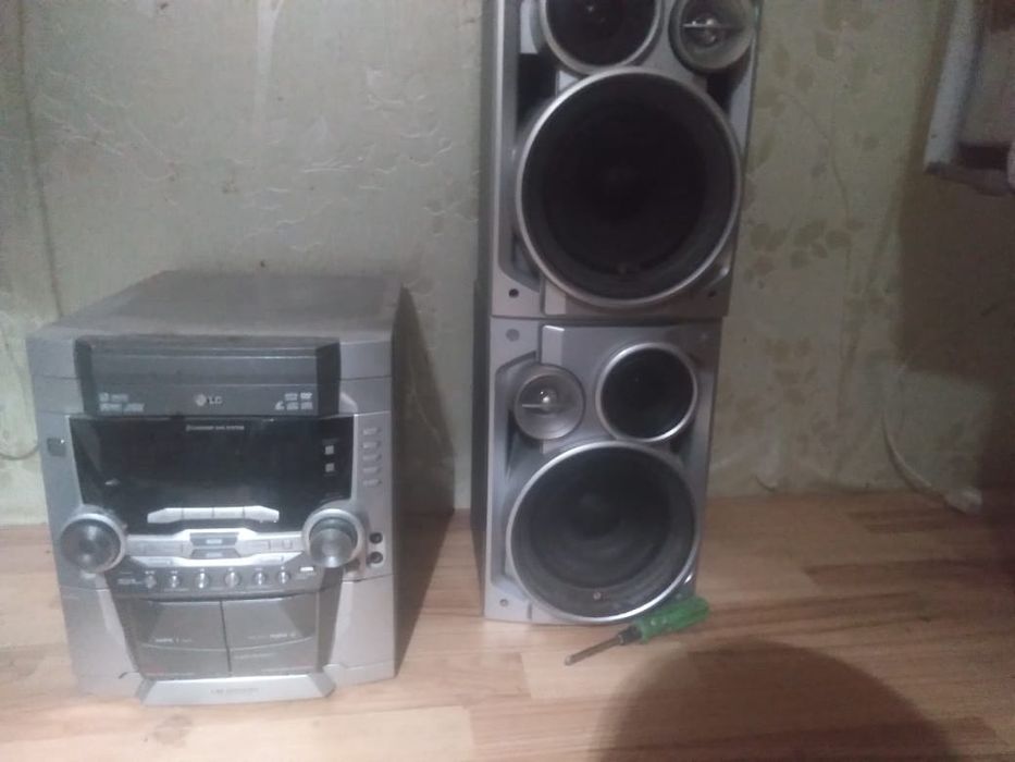 Музыкальный центр за 50 тысячи б/у