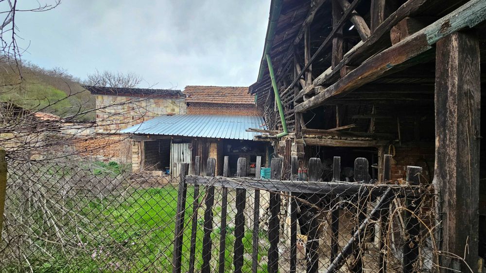 1823-Двуетажна тухлена на гредоред къща в гр. Сеново