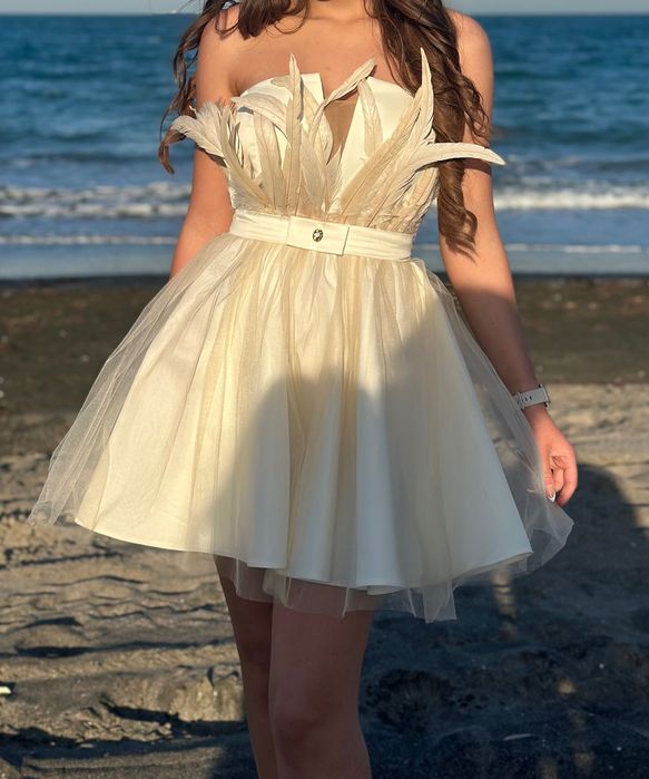 Къса рокля с пера на бутик COCOON