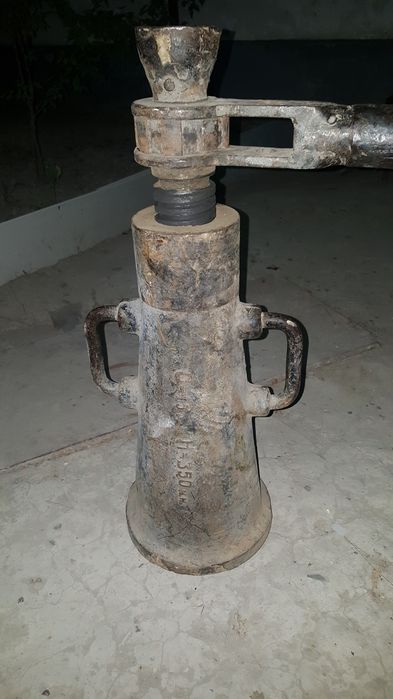 Домкрат механический