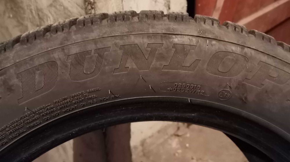 Продавам 2 броя зимни гуми 205.55.16 на 1 сезон дот 2019 Dunlop
