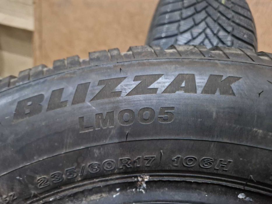 2 Bridgestone R17 235/60
зимни гуми
DOT3421