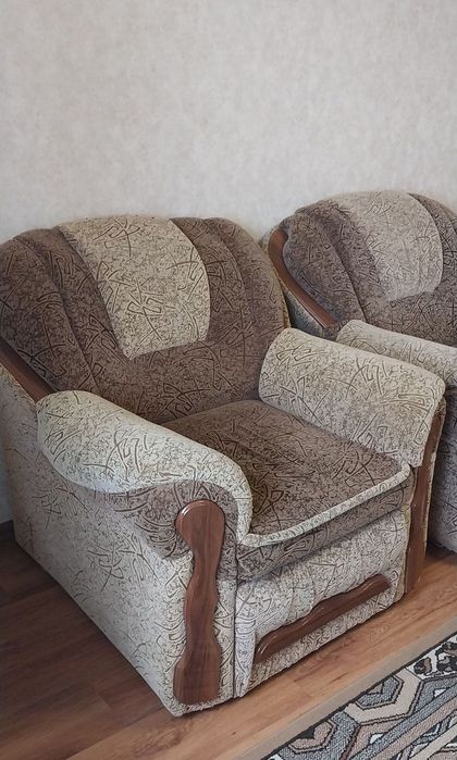 Отдaм дapoм 2 кресла