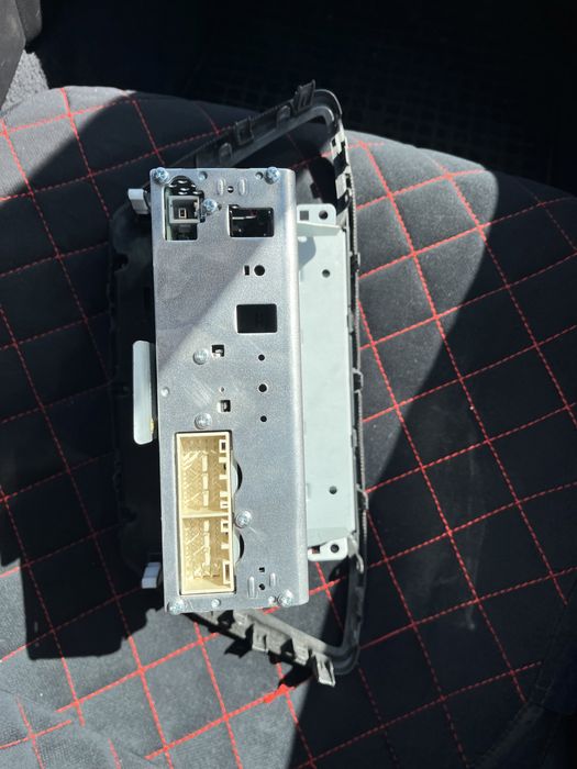 Продам штатную магнитолу