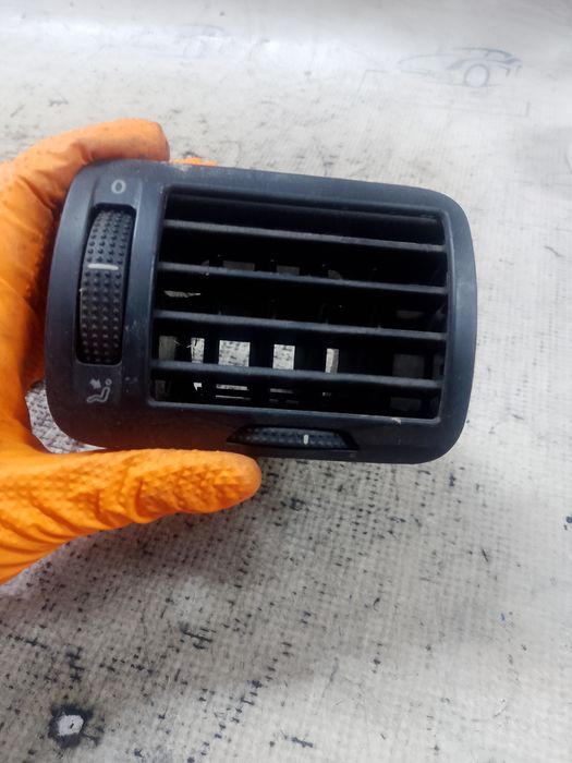 grila ventilatie stanga  volkswagen passat b5 2005