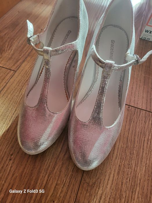 Сребърни обувки за повод