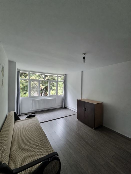 Apartament 3 camere, decomandat, etaj 2/4,zona Negru Vodă