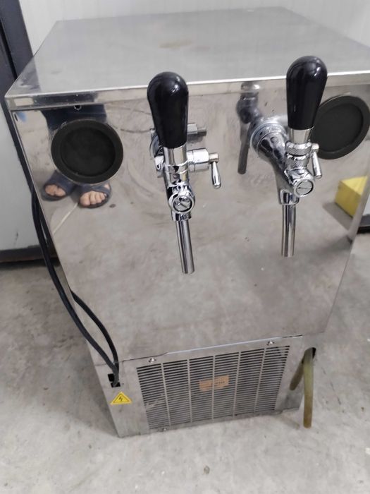 Vitrine frigorifice verticale /frigider /dozatoare /duble