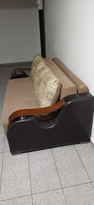 Vând canapea extensibila 180 cm