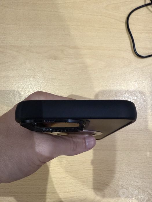 Продам чехол на iPhone 16 Pro Max