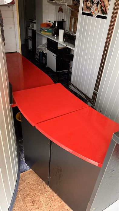 Vand mobilier comercial dintr-o clatitarie / patiserie