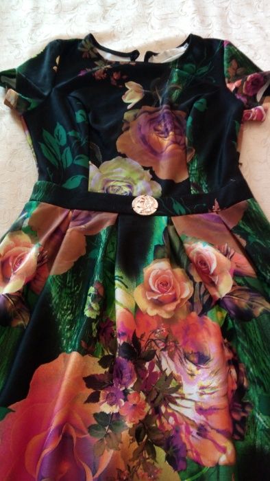 Дамска рокля на цветя