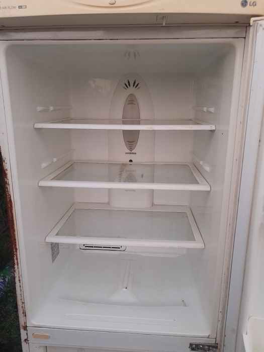 Холодильник б/у срочно продается