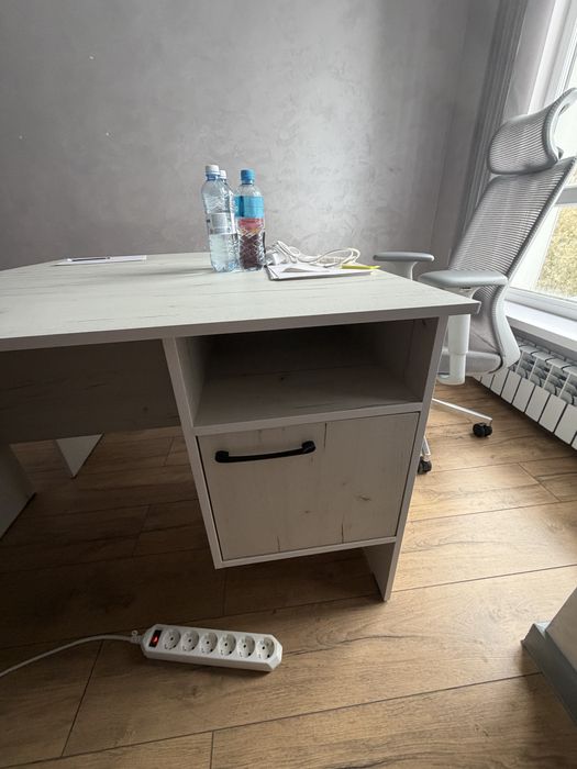 Стол и стулья для офиса