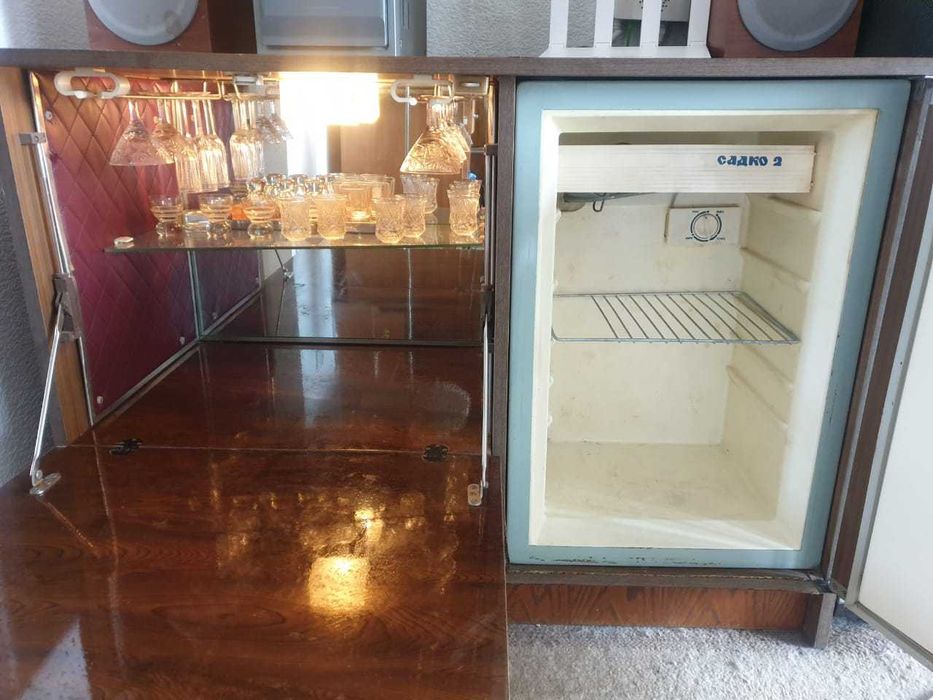 продам барную тумбу с холодильником