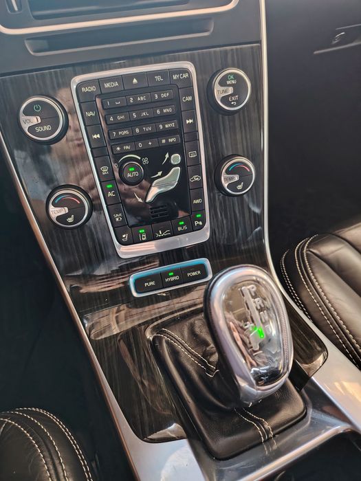 Volvo V60 2.4 D6 AWD  Plug-in Hybrid