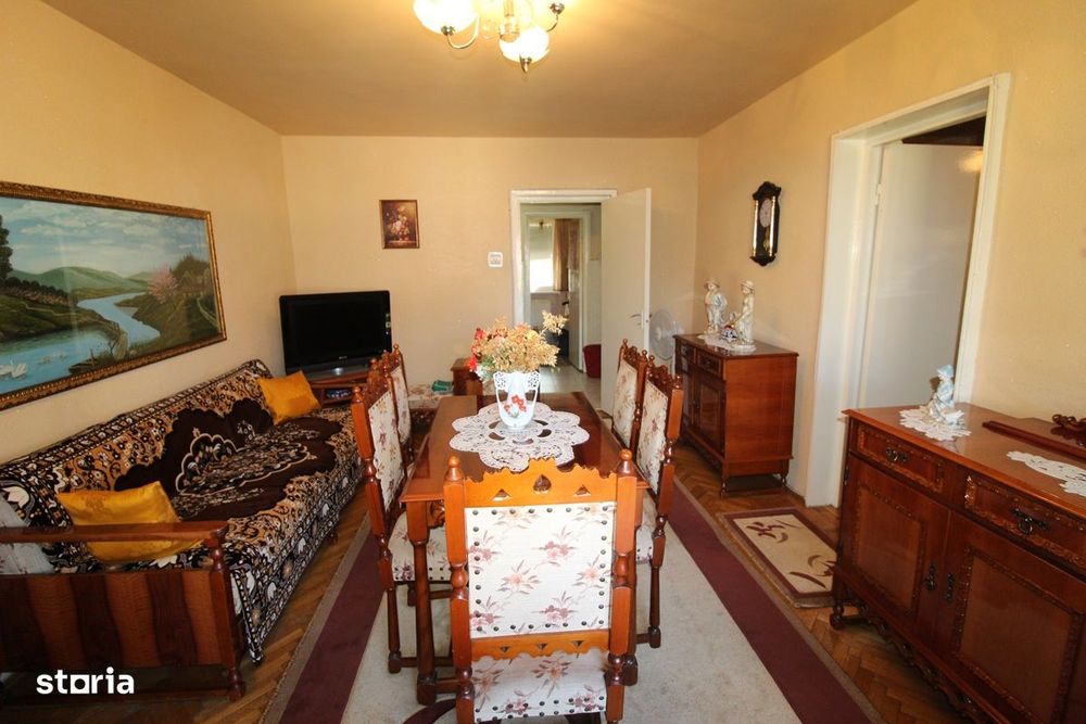 Vând apartament 4 camere în Hunedoara, zona OM-Str.Mățișorului, et. 2 — fotografia 2