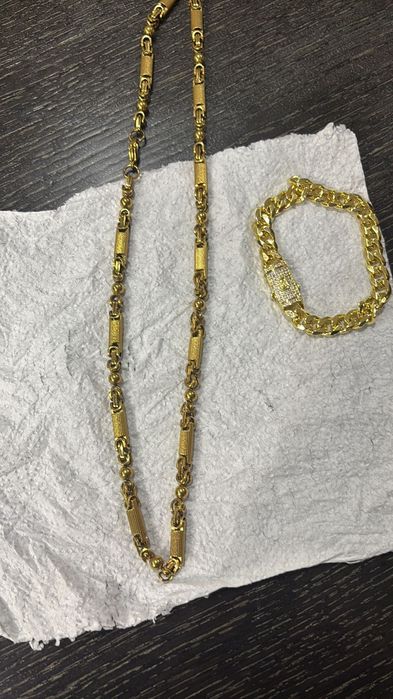 Vand lanturi placte cu aur de 18k