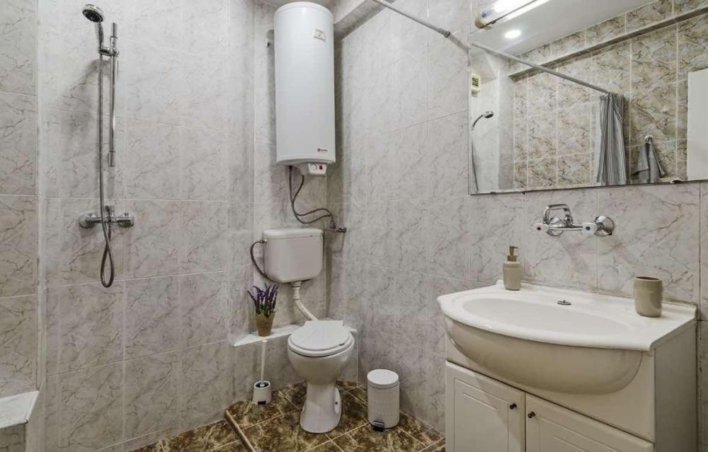 Дава се под наем Четиристаен апартамент в Варна, Център - 100 кв.м за 750 € - Снимка #14