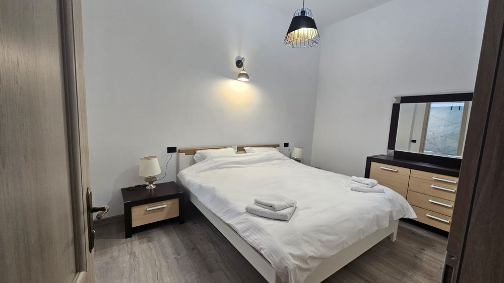 Inchiriez casă pe termen scurt 600/ zi 800 in weekend  0 mp utili, 1