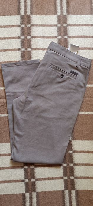 Продам новые джинсы Defacto 54р