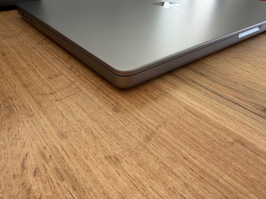 НОВ MacBook Pro 16" M2 MAX 12-Core CPU, 38- Core GPU, 32GB RAM, 1TB SSD