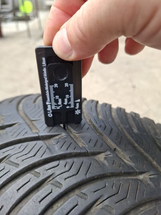 Jante tablă 15" cu cauciucuri de iarnă