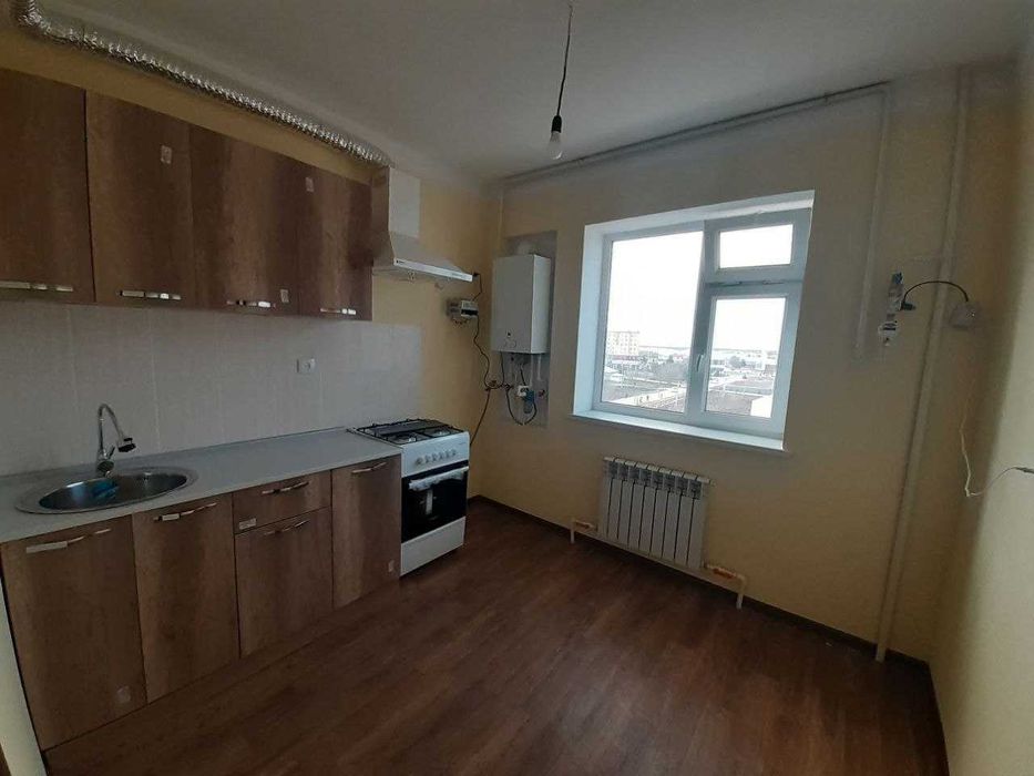 Jizzax Olmazor sityda 2 xonali kvartira sotiladi  7qavatli gishtli dom