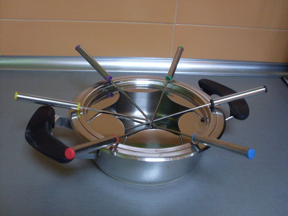 Тенджера за фондю.