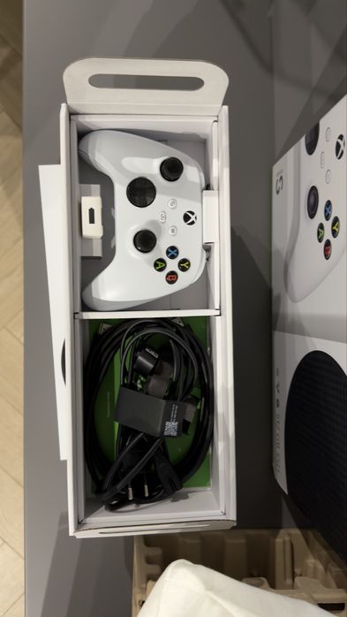Продаю Xbox Series S