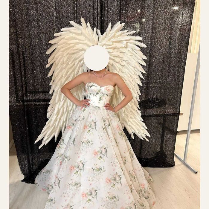 Бутикова рокля с кринолин