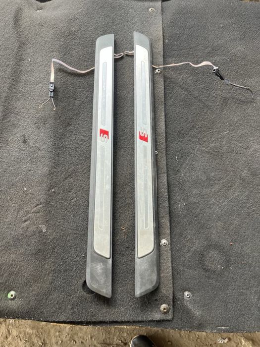 Светещи амбиентни лайсни на праговете S-line Audi A4 A5 8W прагове