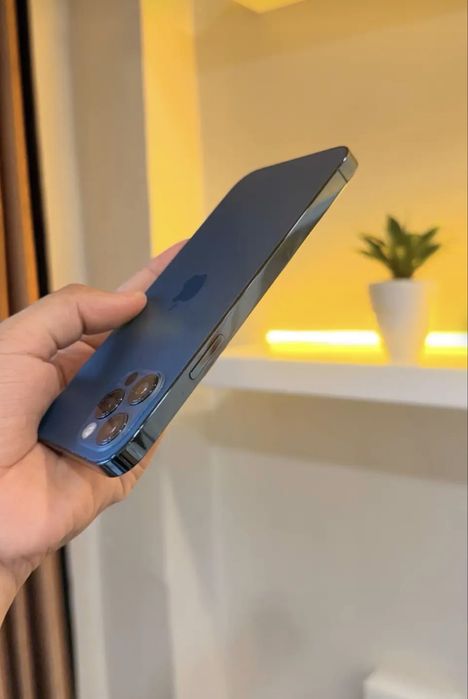 Iphone 12 Pro blue
