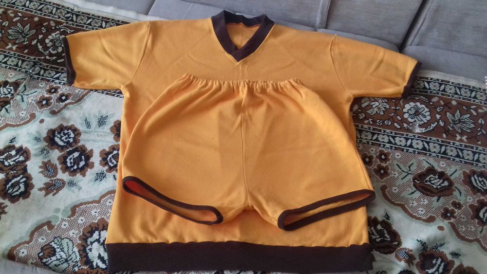 Продам женский костюм