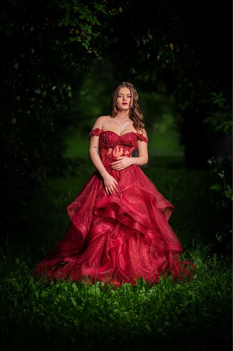 Рокля в цвят бордо